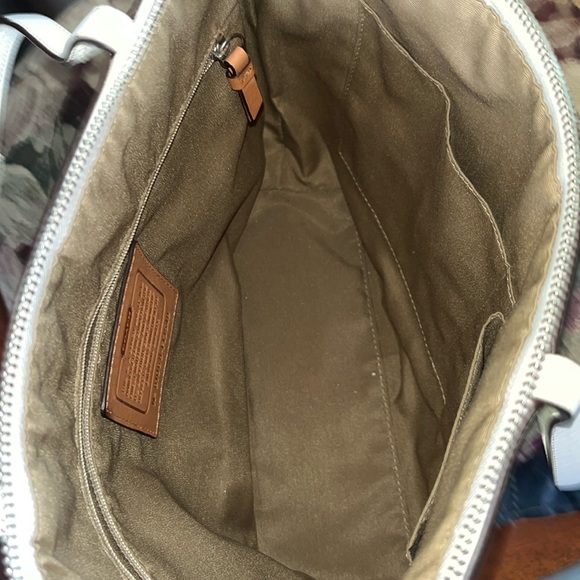 Coach Signature C pattern ivory stripe Like New shoulder bag  ivory leather Trim - Picture 16 of 16